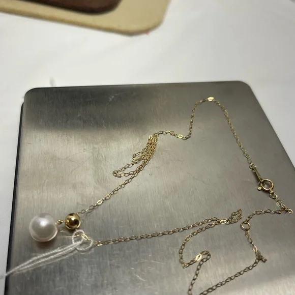 18 k Gold Necklace with 7 mm Akoya Pearl Pendant size 18 inches. - Picture 4 of 12
